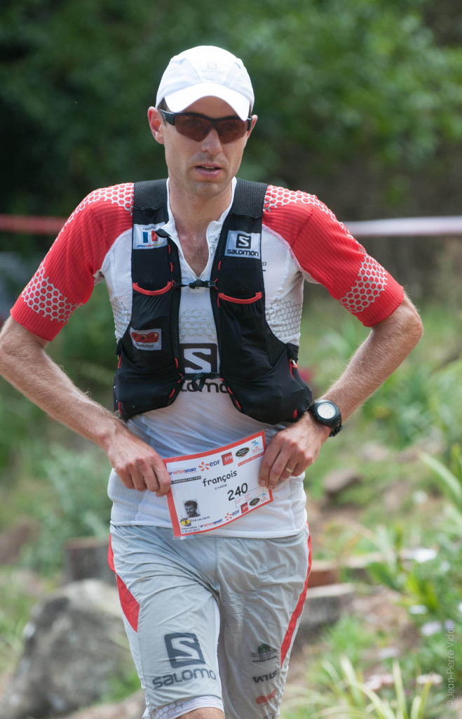 Grand Raid de la Réunion : François D'Haene motivé mais sans pression après son impressionnante saison (par Robert GOIN) 2 François DHaene vainqueur Grand Raid de la Réunion 2013 crédit JP VIDOT 659x1024 - Grand Raid de la Réunion : François D'Haene motivé mais sans pression après son impressionnante saison (par Robert GOIN)