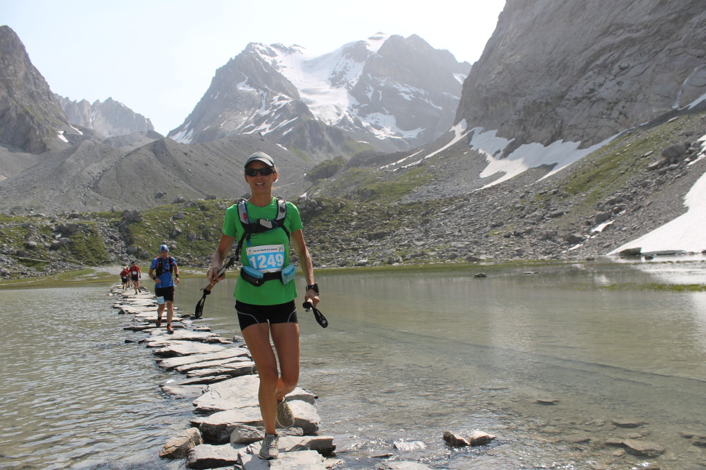 TOUR DES GLACIERS DE LA VANOISE. Résultats, compte rendu et photos (reportage d’Alexandre Garin) / 05-07-15 Aurélie Caucal au lac des Vaches 6ème et 4ème sénior du TAV 1024x682 - TOUR DES GLACIERS DE LA VANOISE. Résultats, compte rendu et photos (reportage d’Alexandre Garin) / 05-07-15